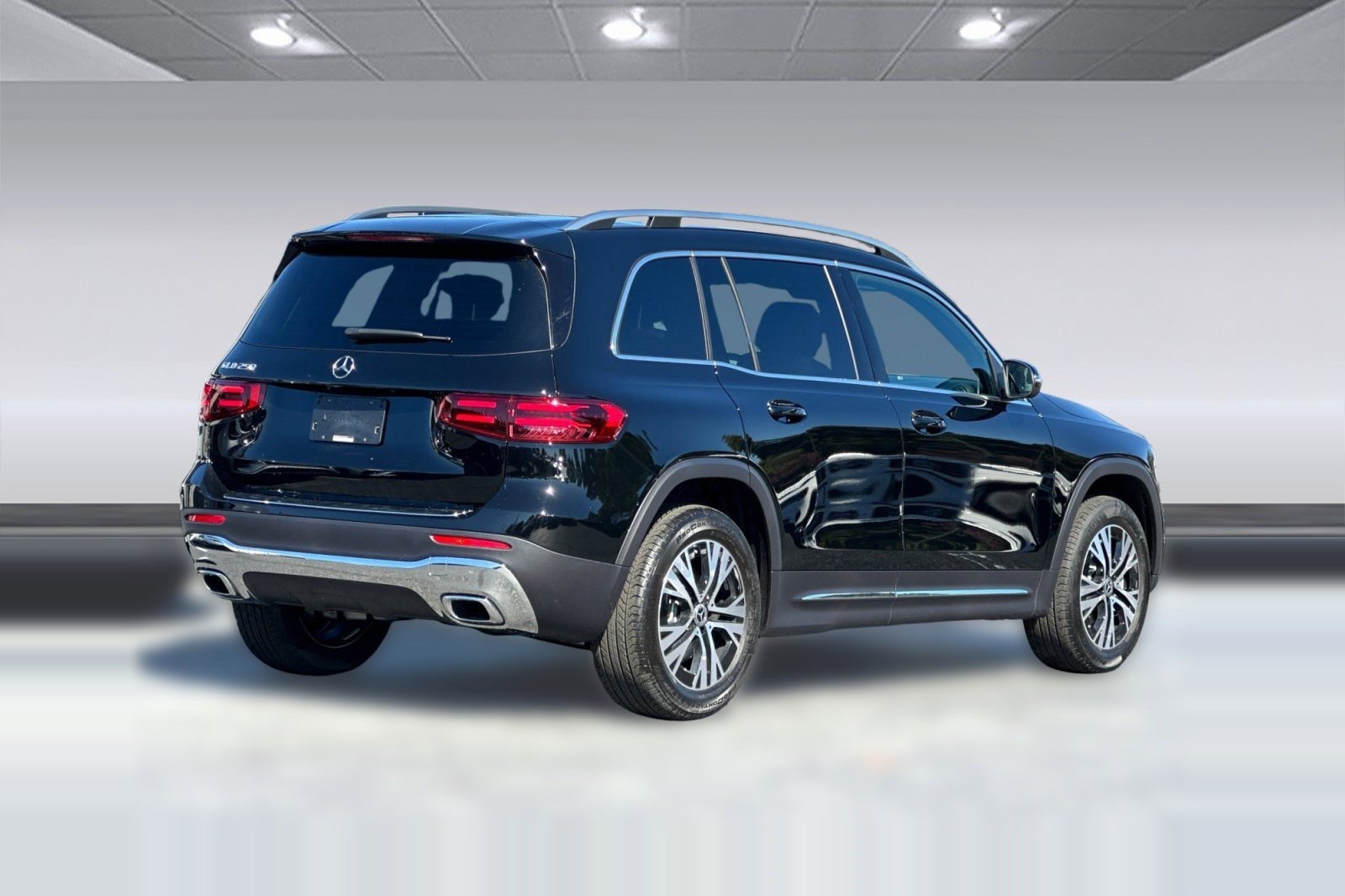 2026 Mercedes-Benz GLB 250 SUV photo 3