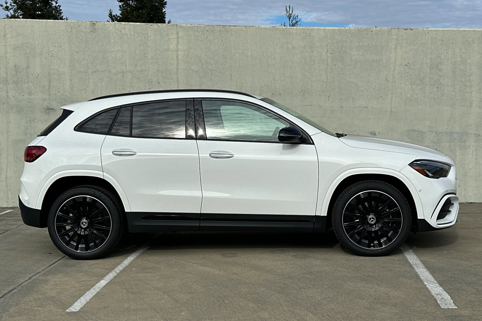 2025 Mercedes Benz GLA 250 4MATIC photo 3