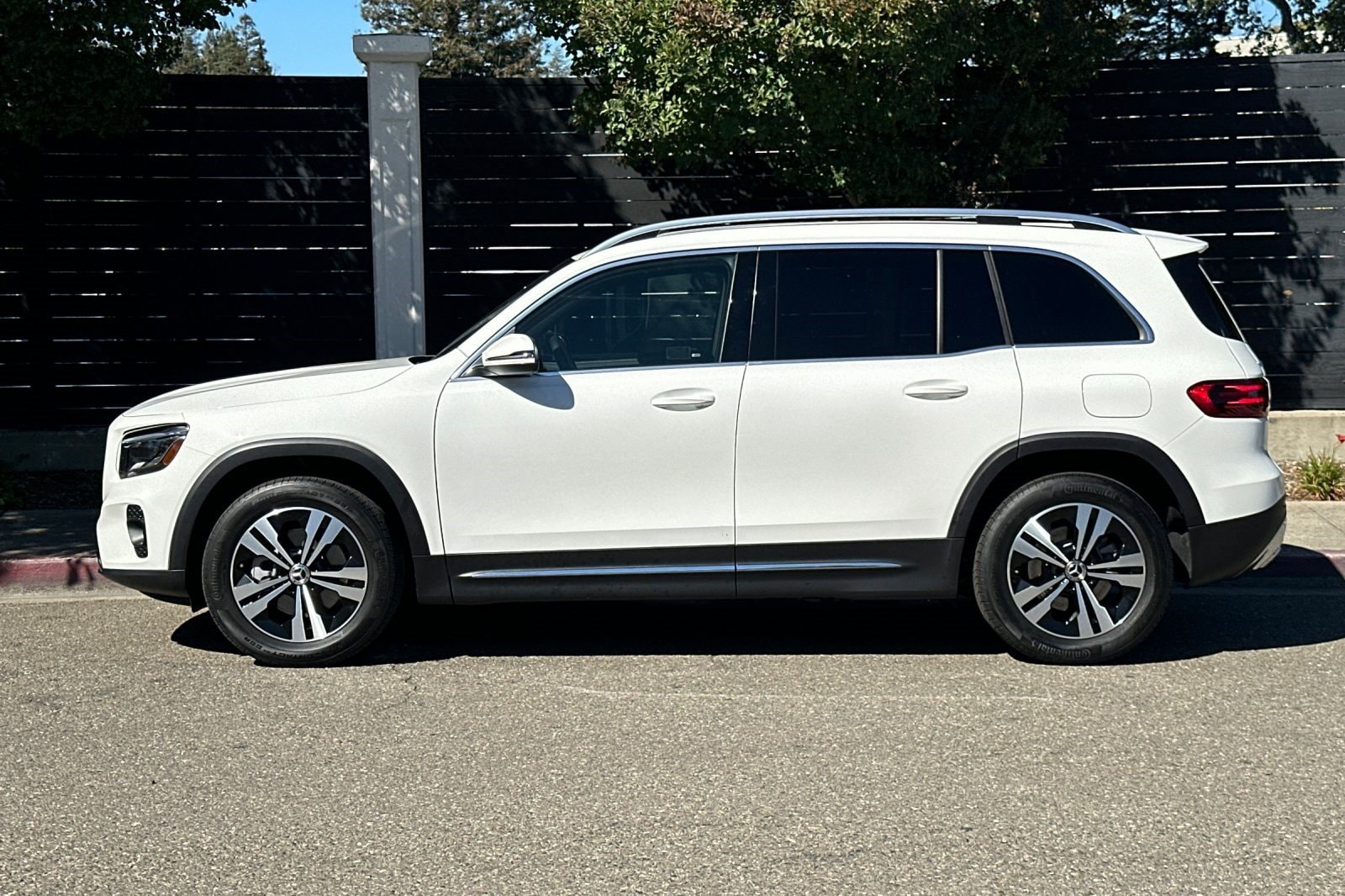 2026 Mercedes-Benz GLB GLB 250 - Photo 2