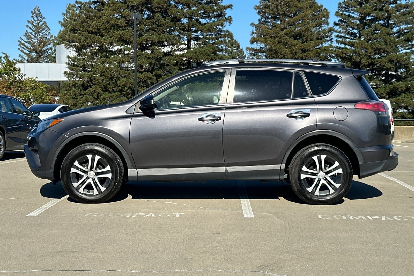 Used 2018 Toyota RAV4 LE with VIN JTMZFREV7JJ734905 for sale in Walnut Creek, CA