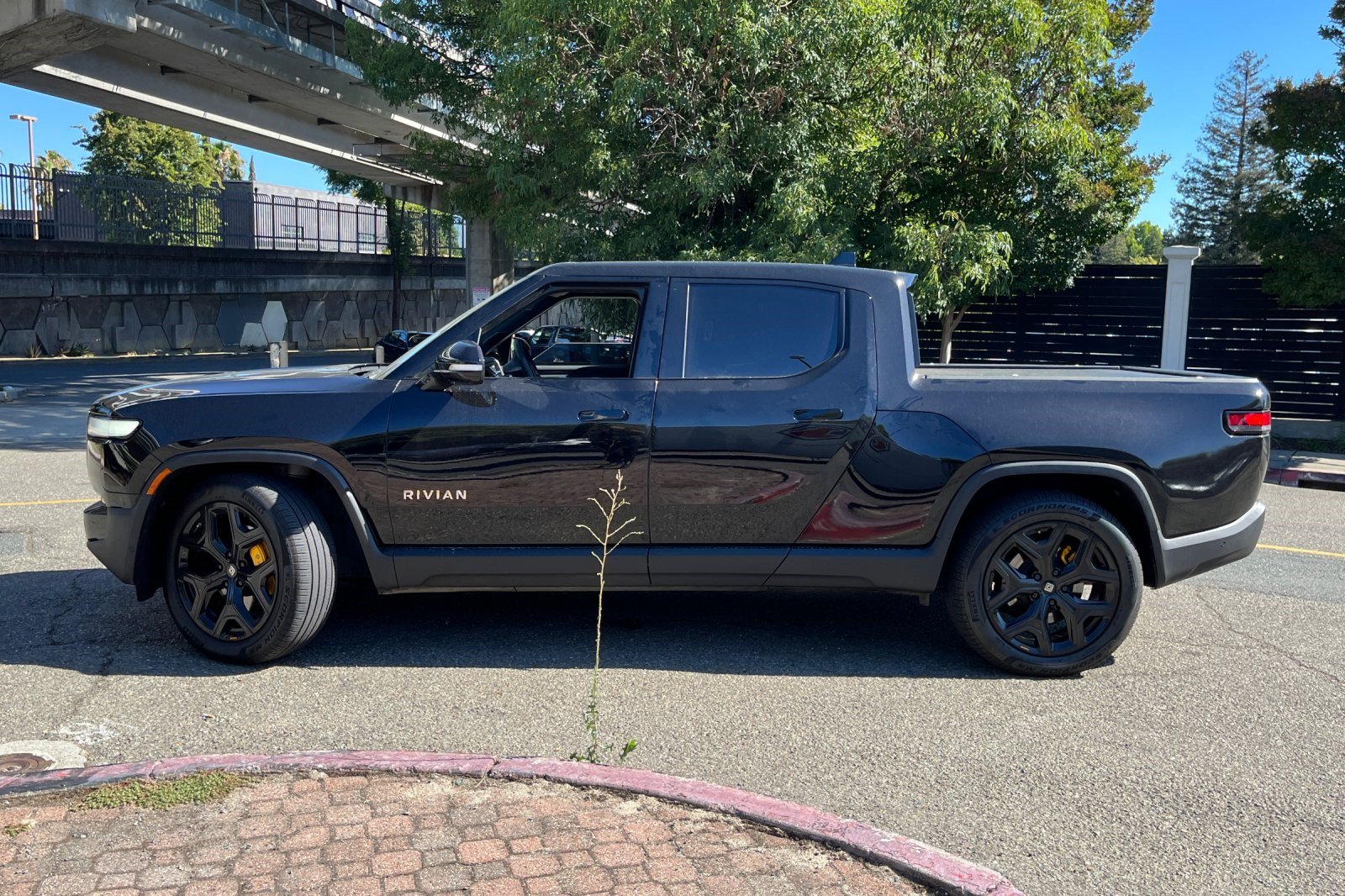 Used 2022 Rivian R1T Launch Edition with VIN 7FCTGAAL8NN001912 for sale in Walnut Creek, CA