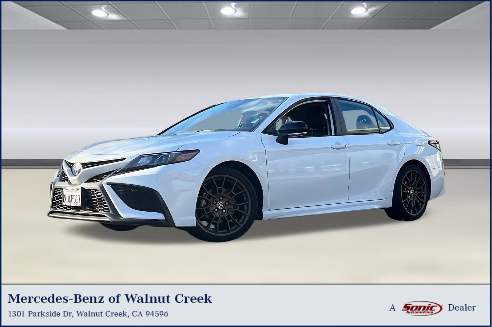 2023 Toyota Camry SE's photo