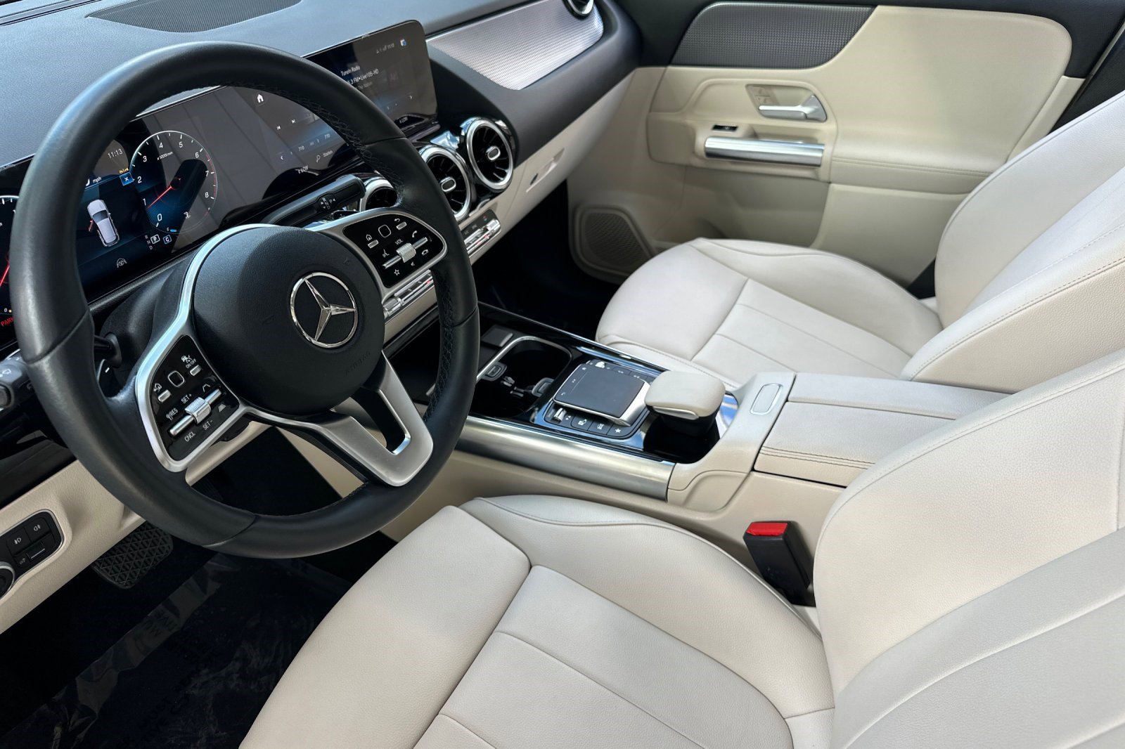 2022 Mercedes Benz GLA 250 photo 2