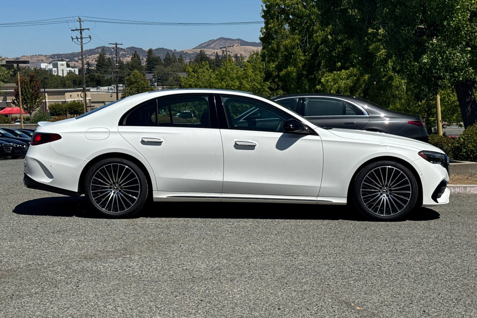 2025 Mercedes Benz E 350 4MATIC photo 2