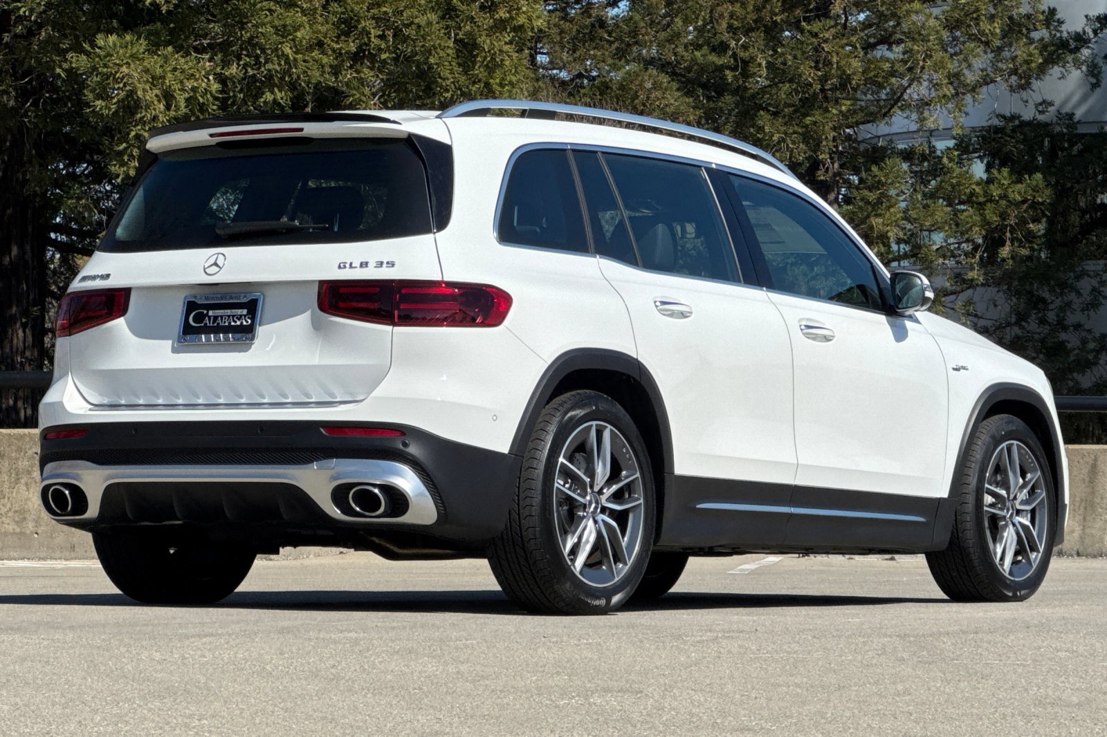 2025 Mercedes Benz GLB AMG 35 photo 3