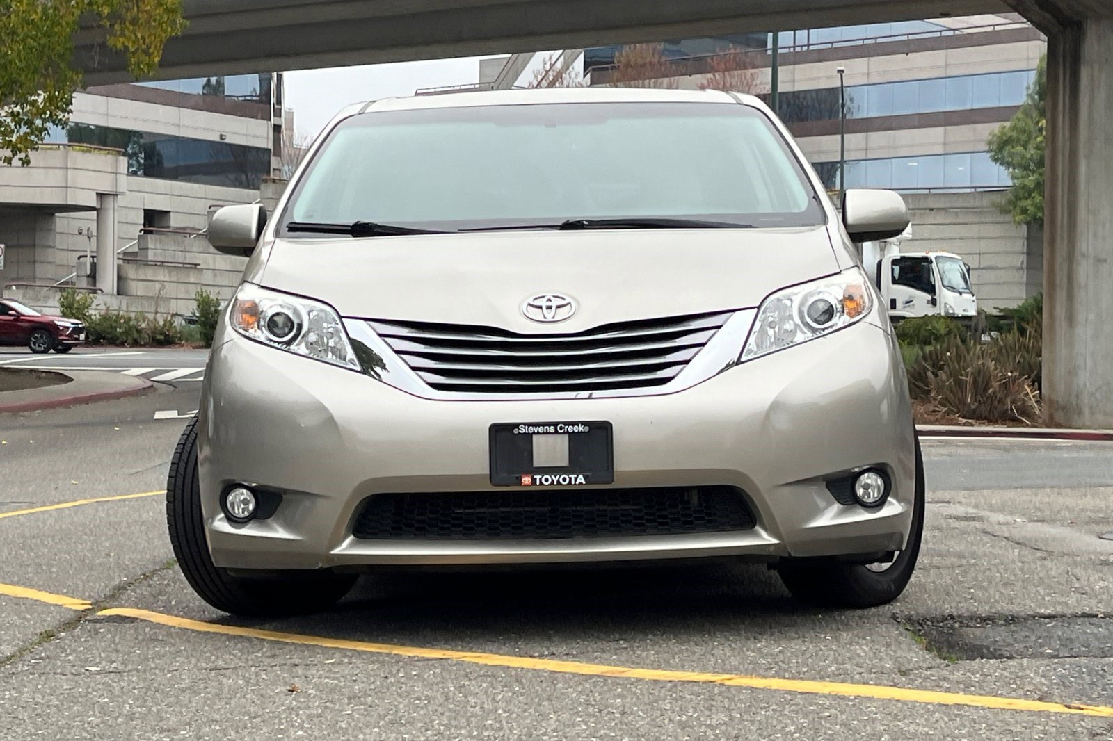2015 Toyota Sienna XLE photo 4