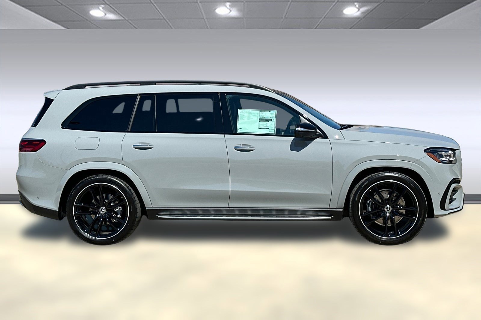 2025 Mercedes Benz GLS 450 4MATIC photo 2