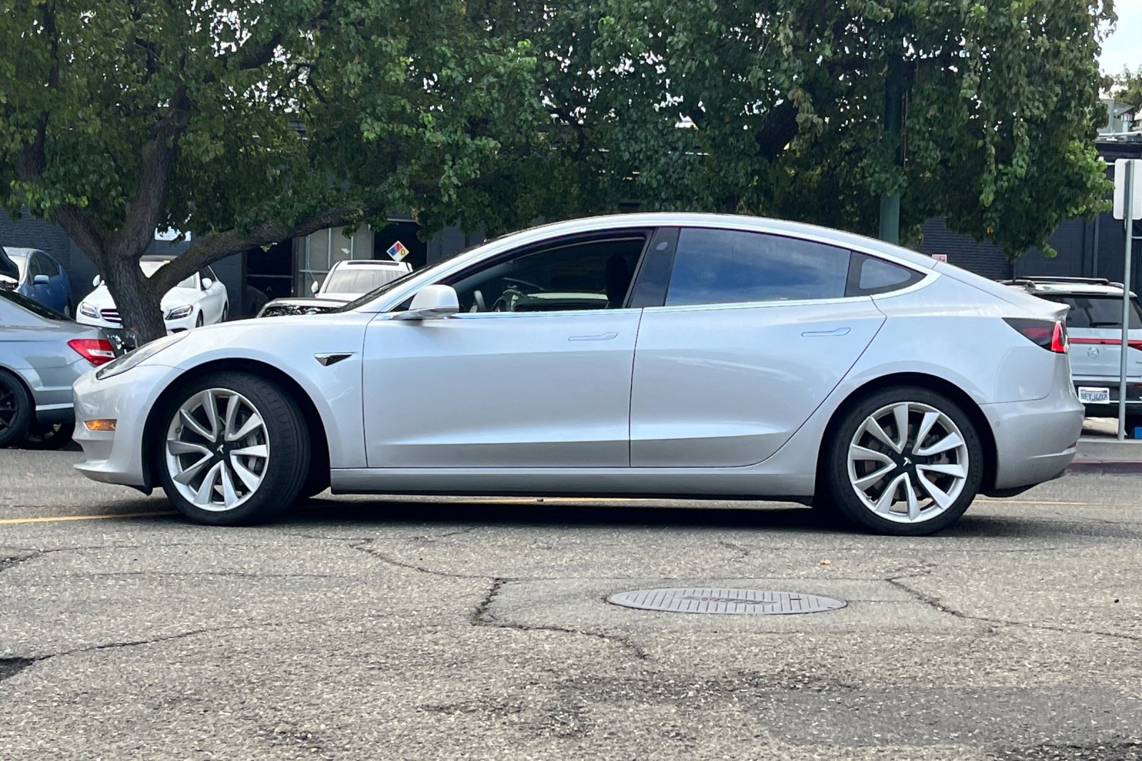 2018 Tesla Model 3 Long Range photo 2