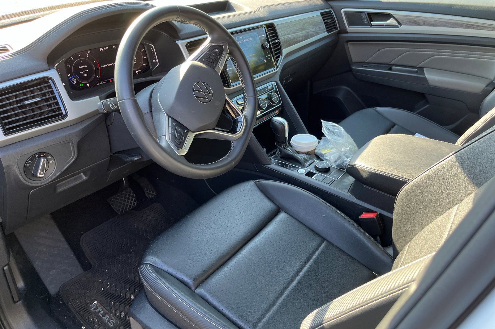 2022 Volkswagen Atlas Cross Sport V6 SE Technology photo 4