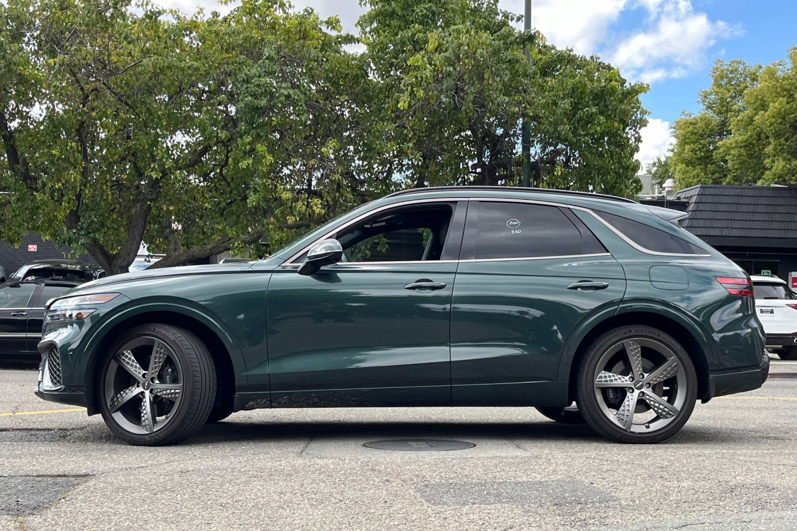 2023 Genesis GV70 2.5T AWD photo 2