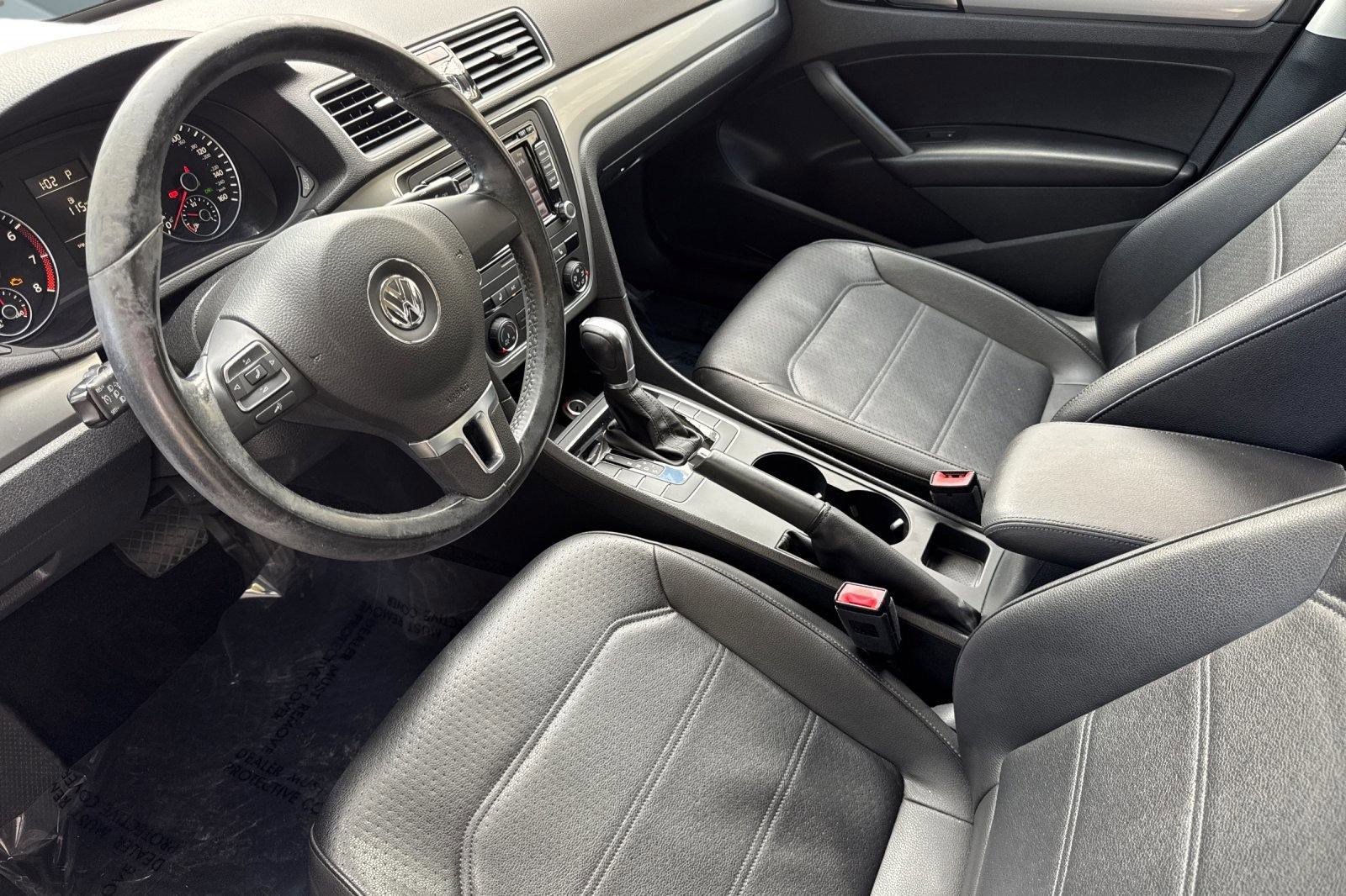 2015 Volkswagen Passat Limited photo 4