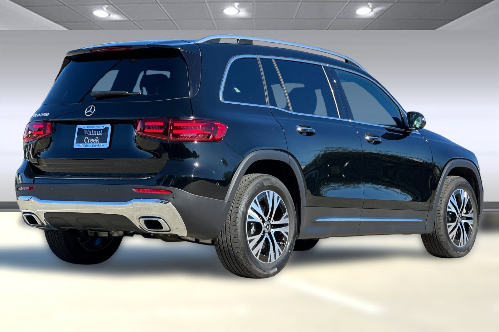 2025 Mercedes Benz GLB 250 photo 3