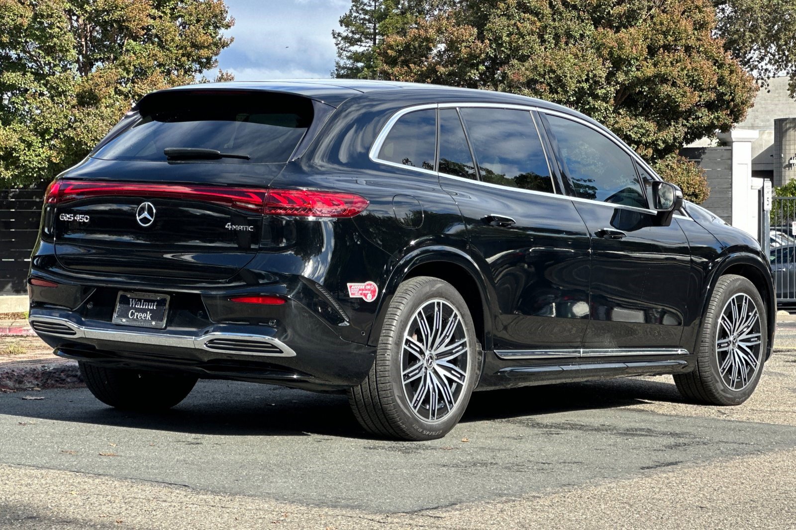 2023 Mercedes Benz EQS SUV 450 4MATIC photo 2