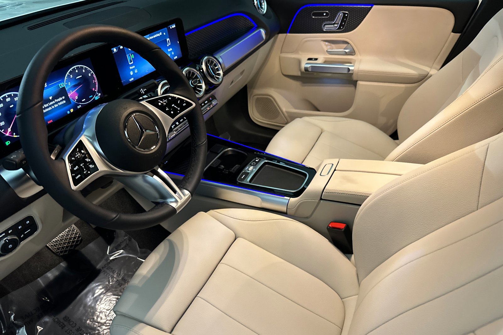 2025 Mercedes Benz GLB 250 photo 4