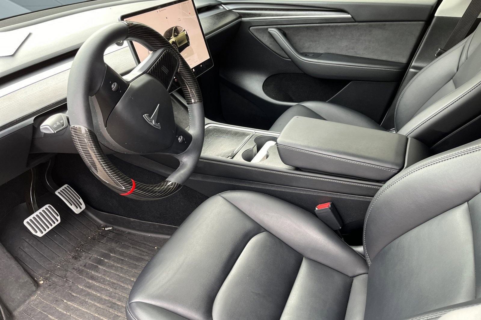 2023 Tesla Model Y Long Range photo 3