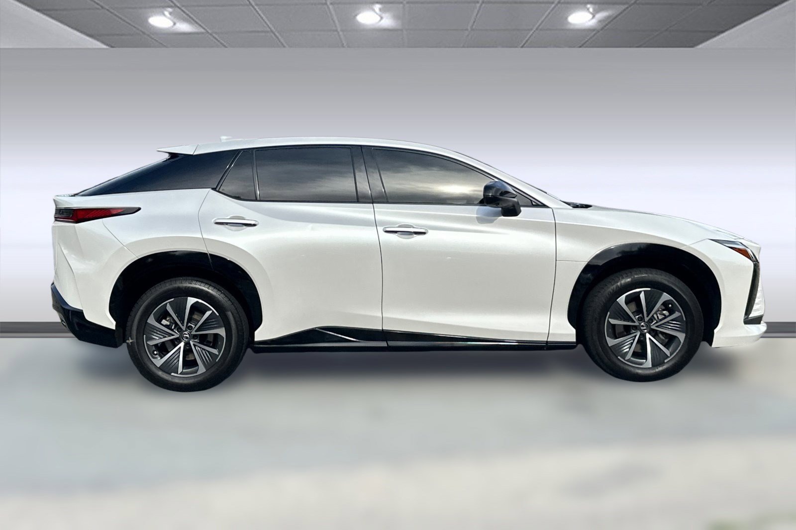 2023 Lexus RZ 450e Premium photo 2