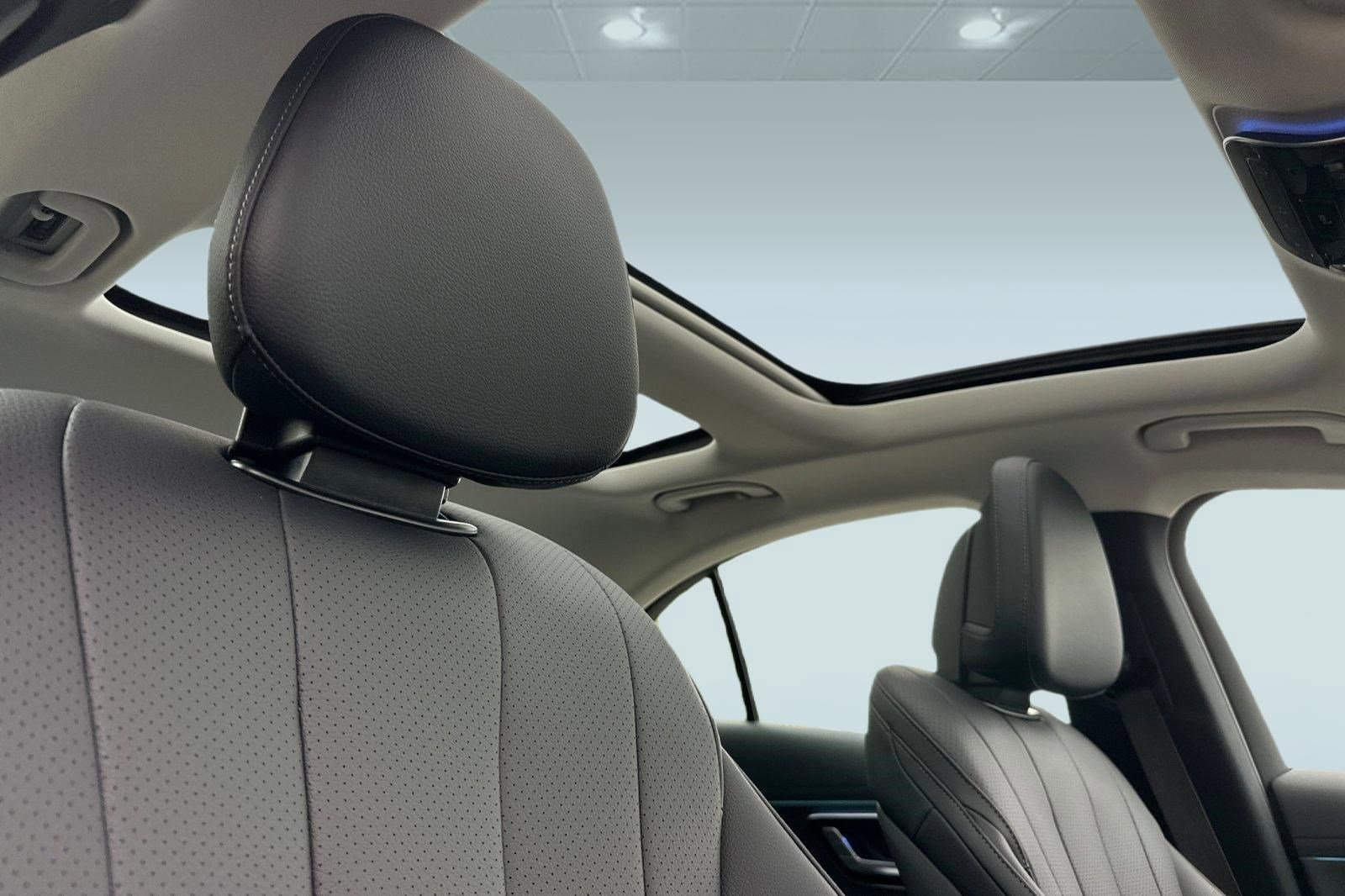 2026 Mercedes-Benz E-Class E350 - Photo 14