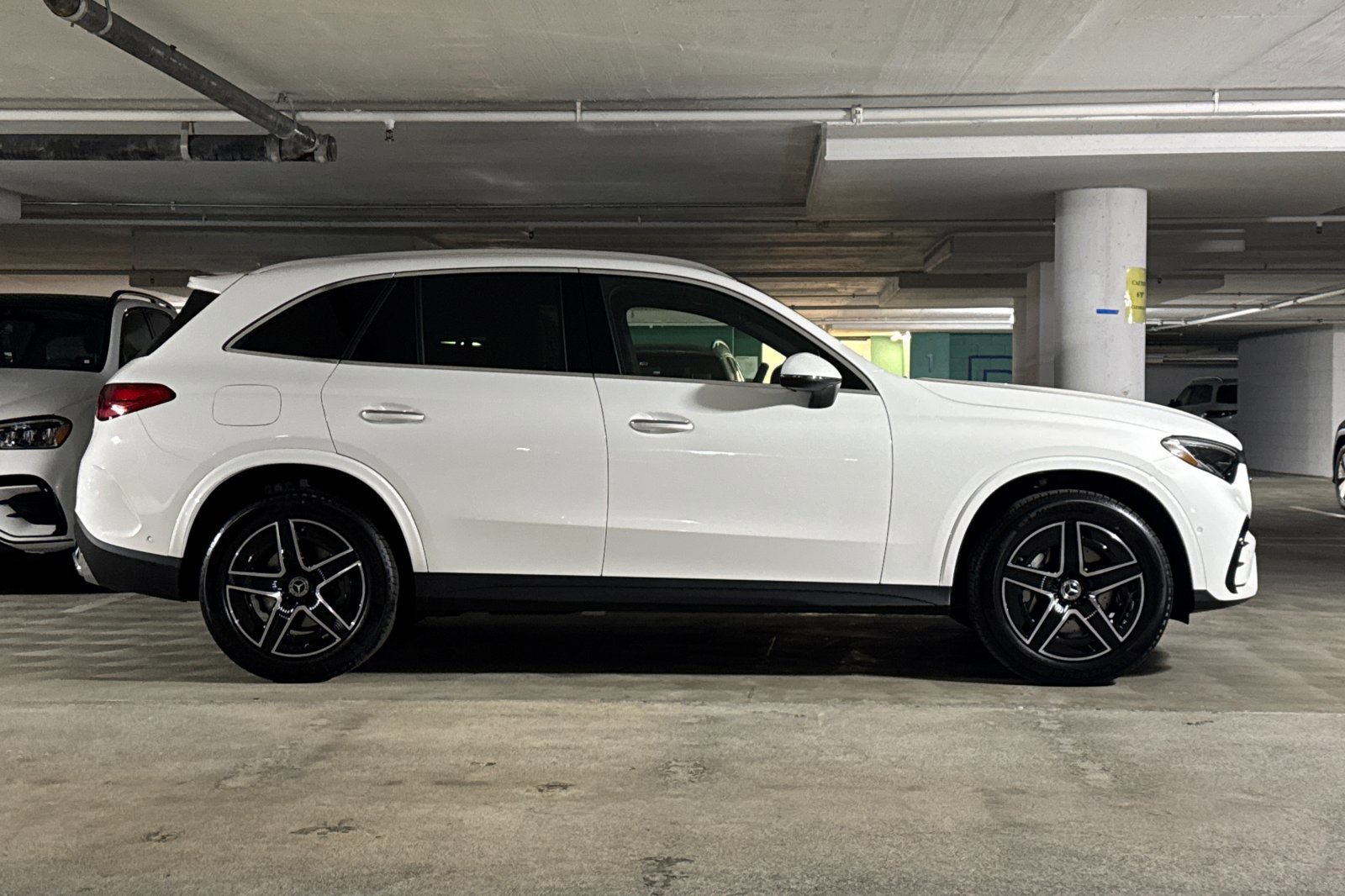 2025 Mercedes Benz GLC 300 photo 2