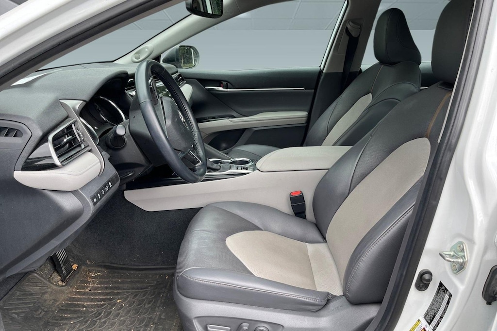 Used 2020 Toyota Camry Hybrid XLE CVT Sedan