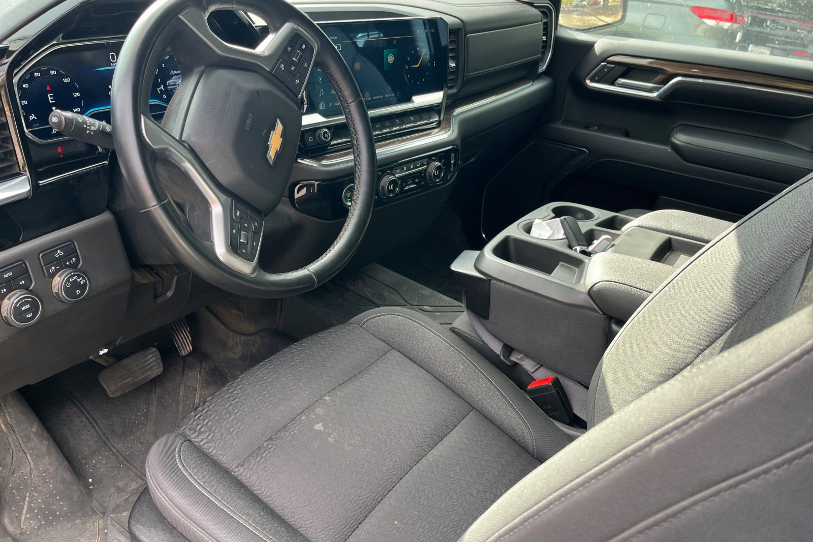 2023 Chevrolet Silverado 1500 photo 3