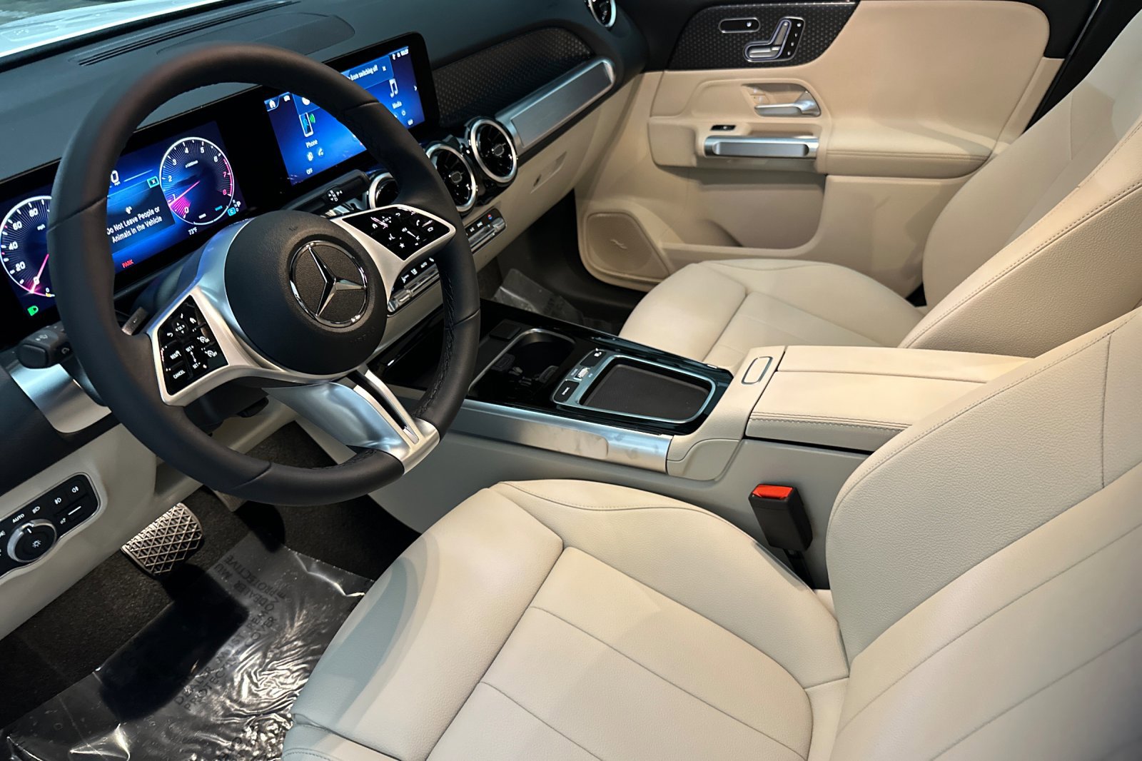 2026 Mercedes Benz GLB 250 photo 3