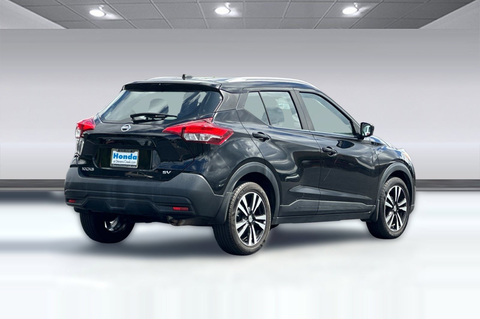 2019 Nissan Kicks SV FWD photo 3