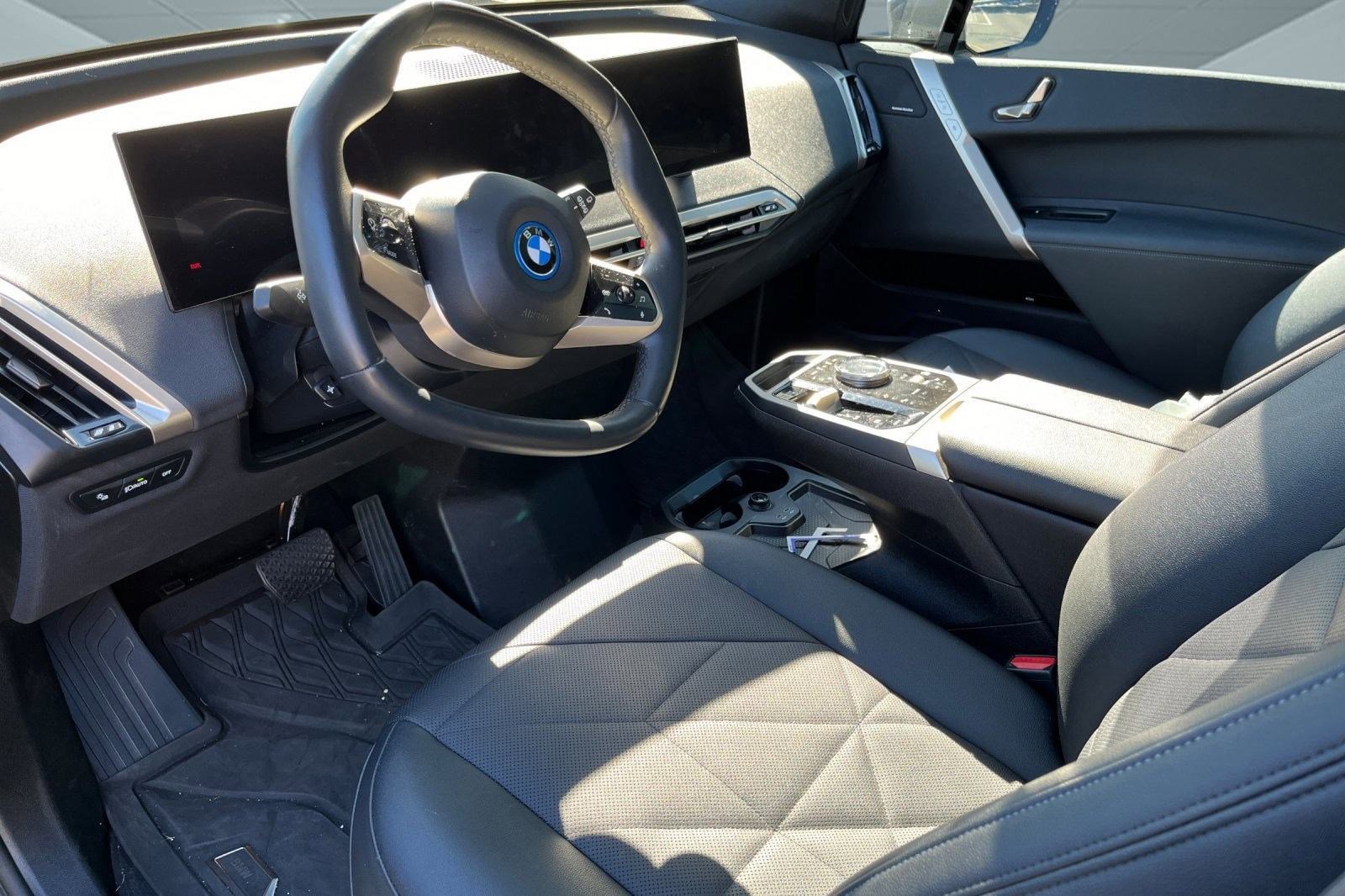 2025 Bmw iX photo 2
