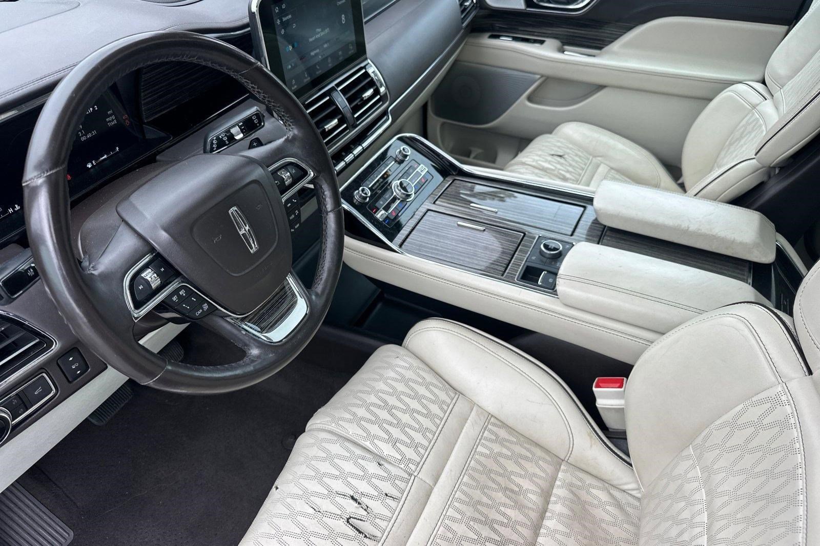 Navigator Black Label 4x4 SUV