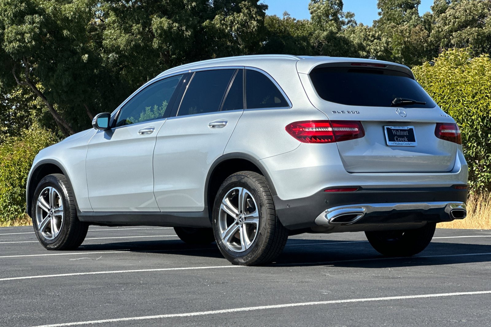 2017 Mercedes Benz GLC 300 4MATIC photo 2