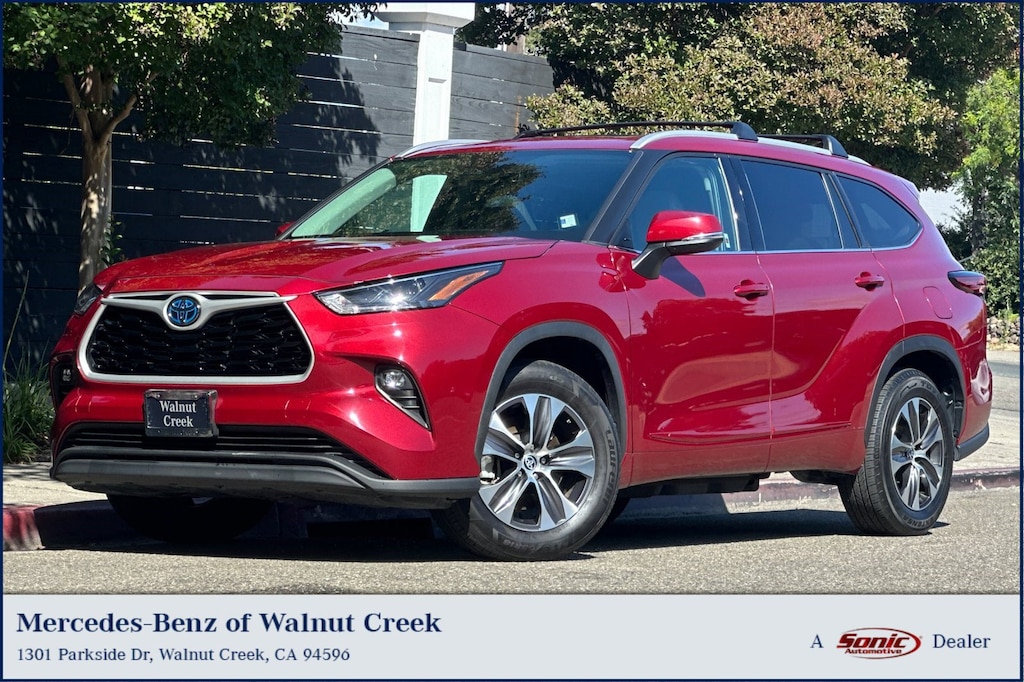 Used 2022 Toyota Highlander Hybrid XLE FWD SUV