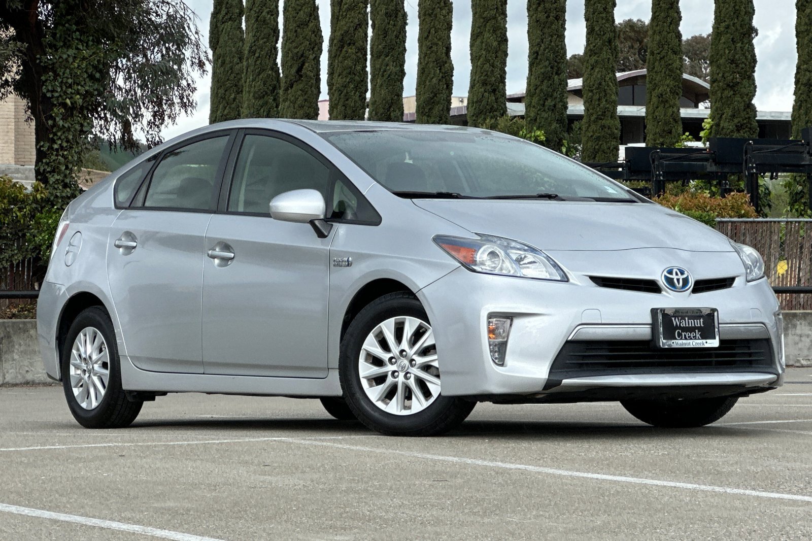 Toyota Prius Plug-in 2015: Hibrida yang Lebih Hijau dan Praktis