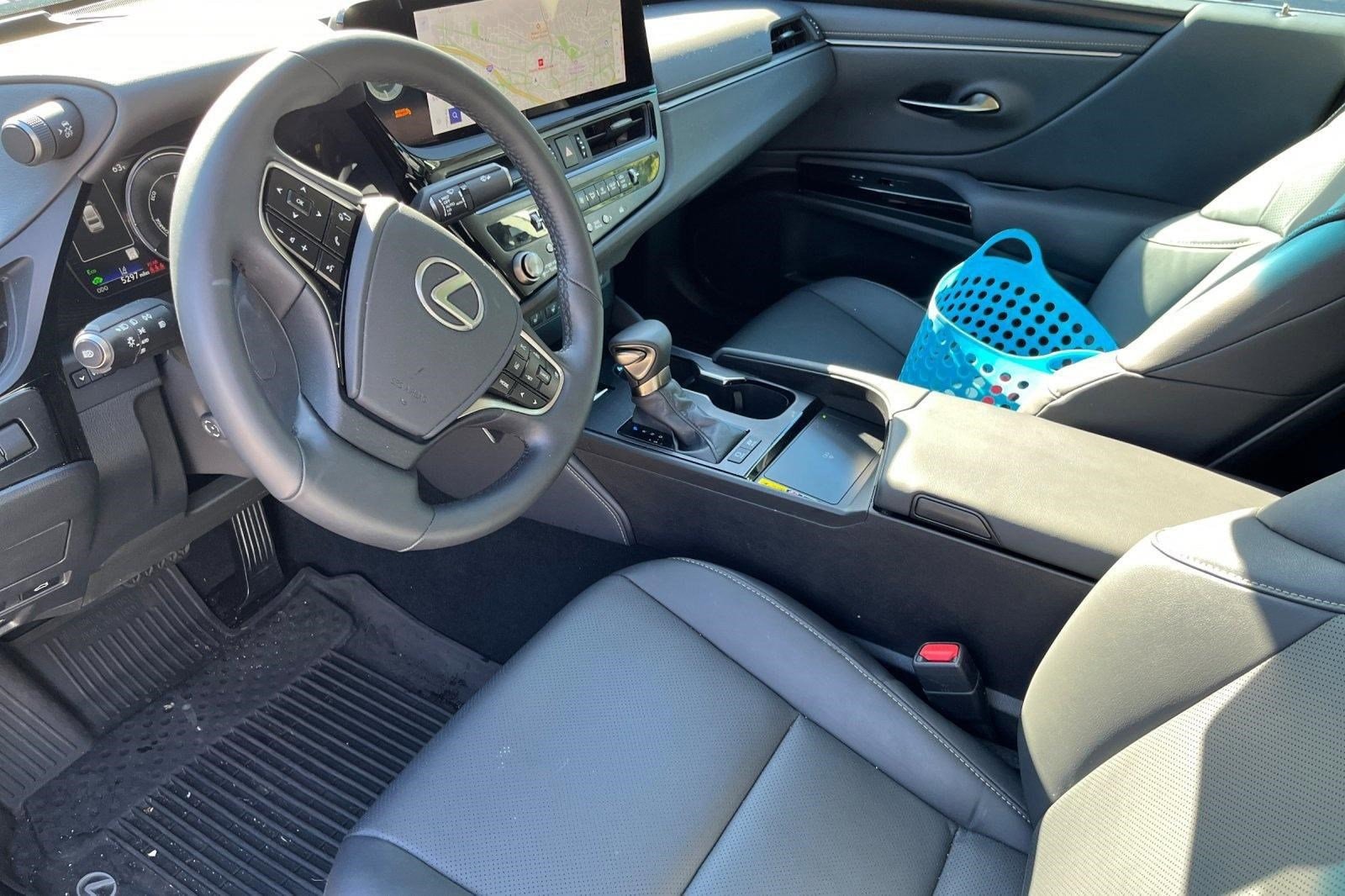 2025 LEXUS ES 300h FWD photo 3