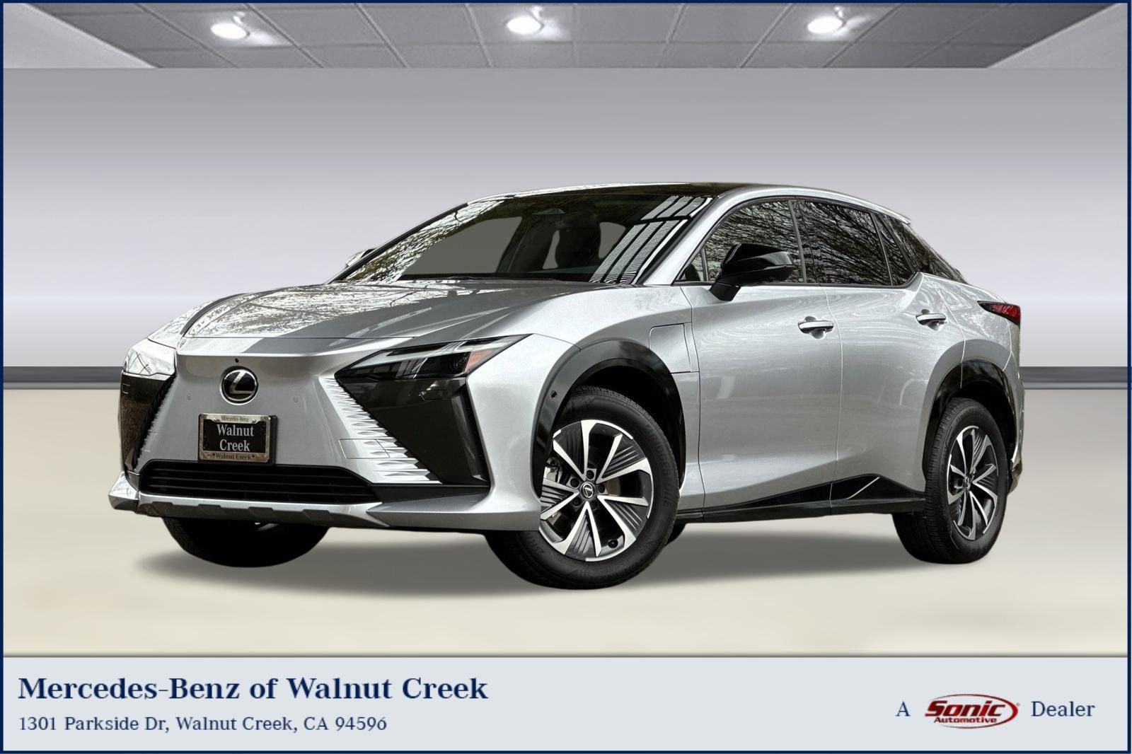 2023 Lexus RZ Premium's photo