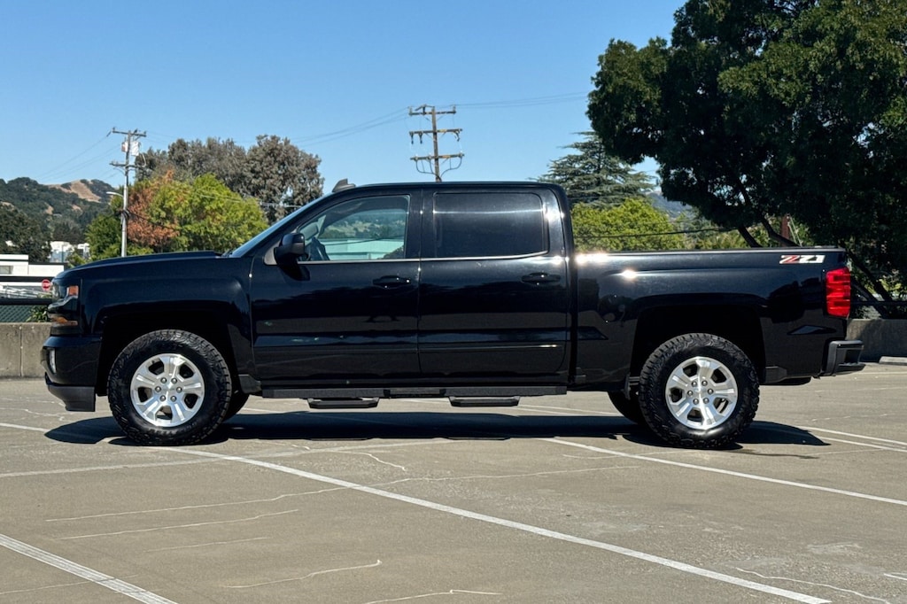 Used 2018 Chevrolet Silverado 1500 4WD Crew Cab 143.5" LT w/2LT Truck Crew Cab