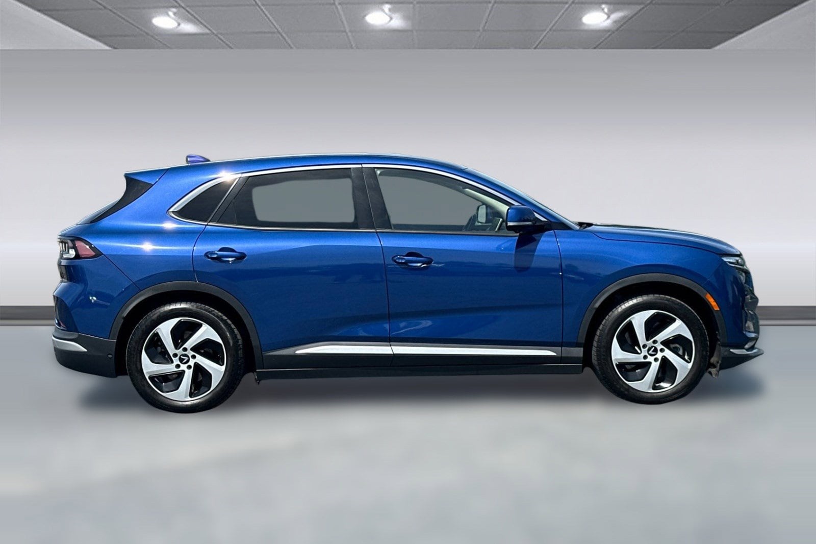 2023 VinFast VF 8 Eco AWD 82 kWh photo 3