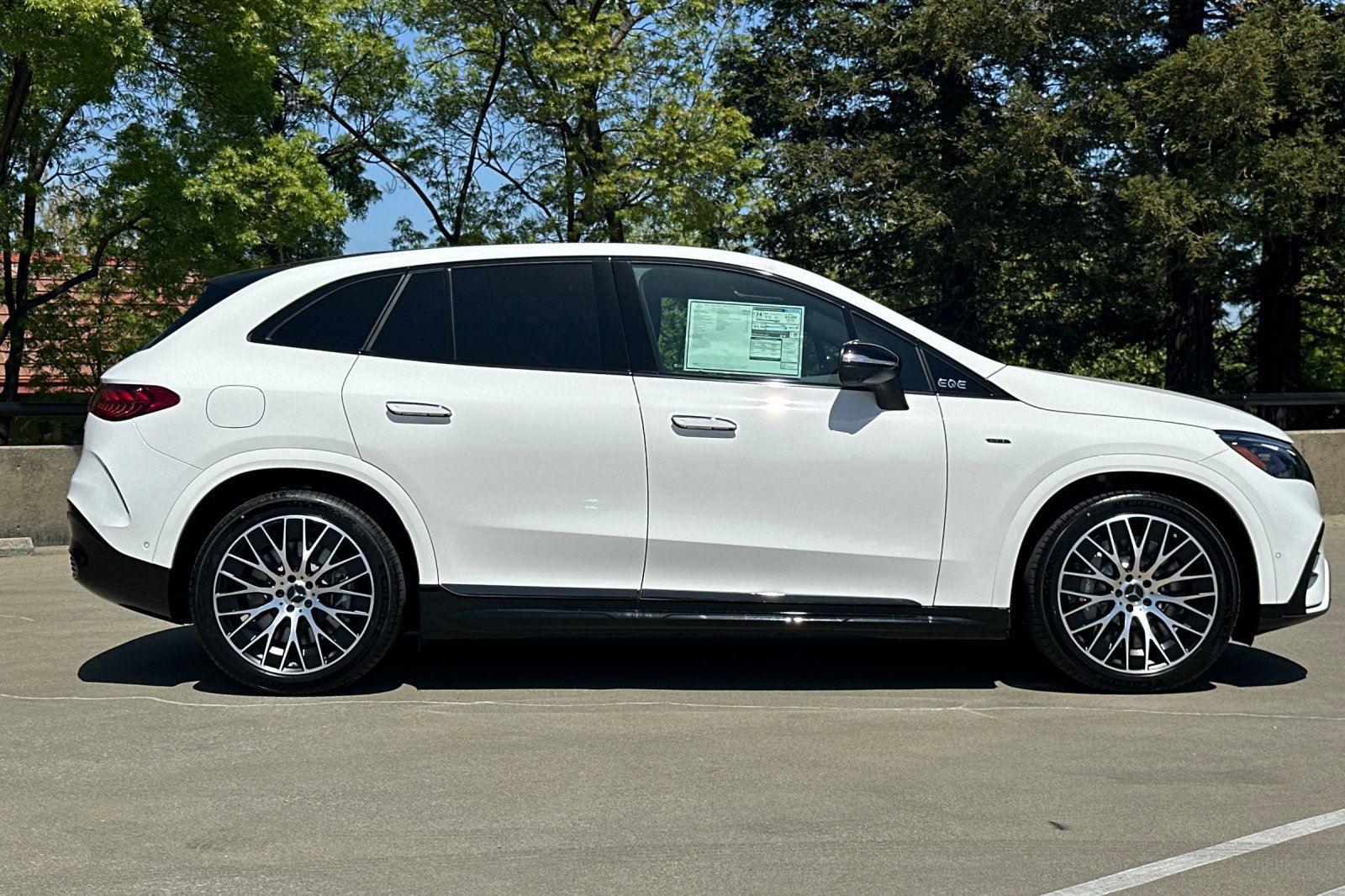 2025 Mercedes Benz EQE SUV AMG photo 2