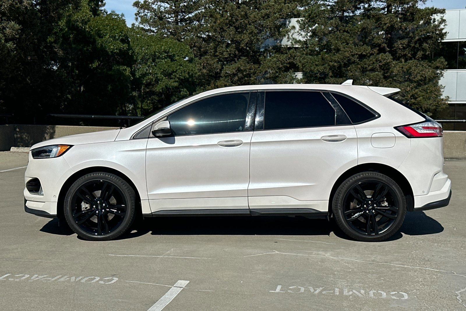 2019 Ford Edge ST photo 2