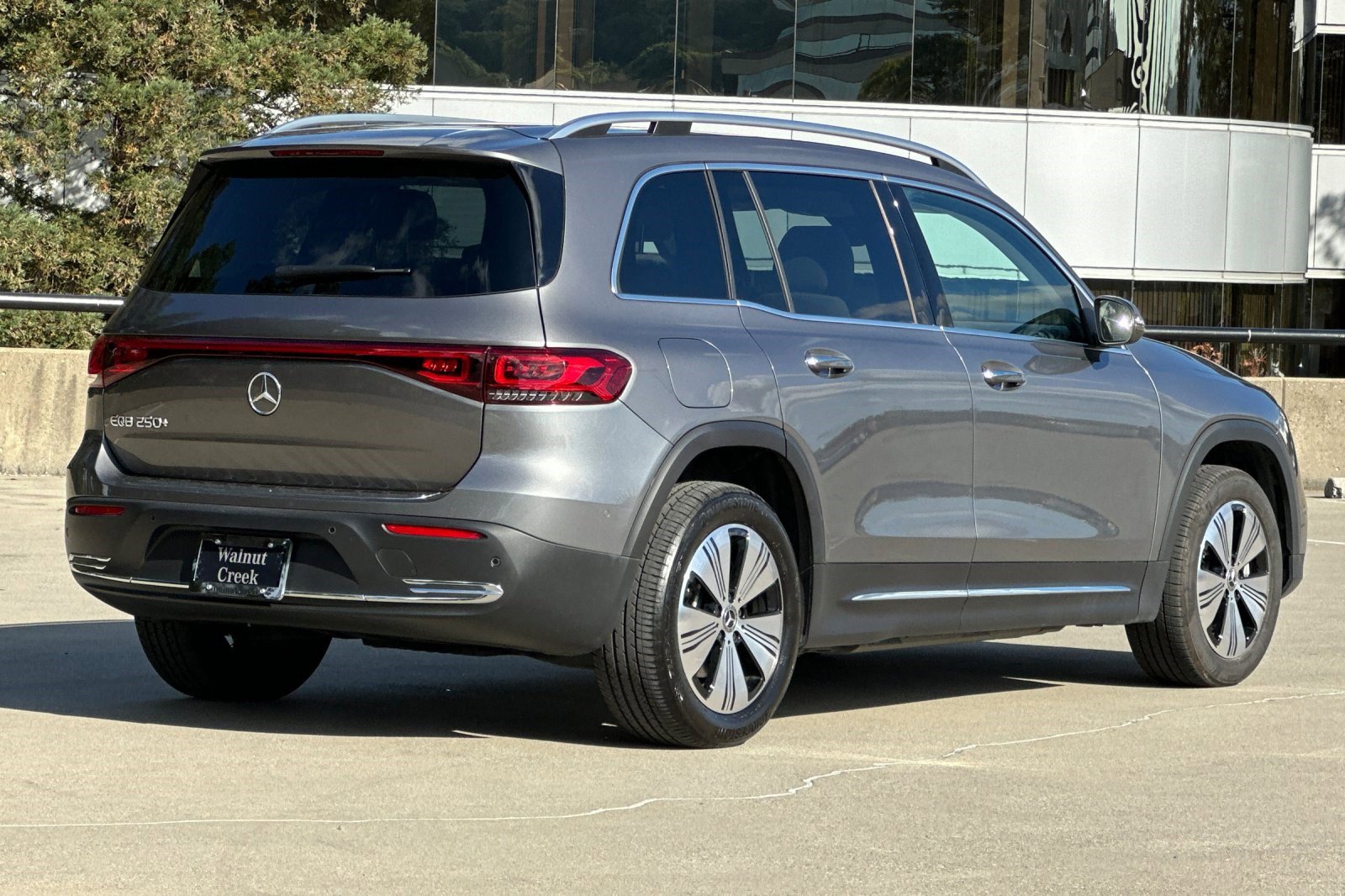 2023 Mercedes Benz EQB photo 3