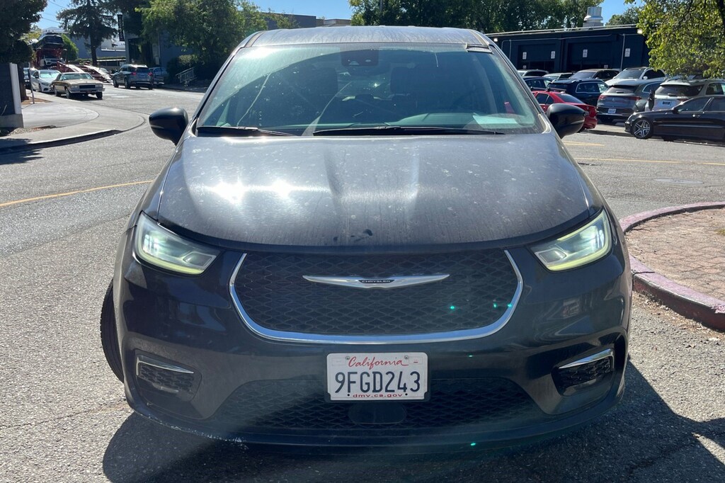 Used 2023 Chrysler Pacifica Touring L FWD Van Passenger Van