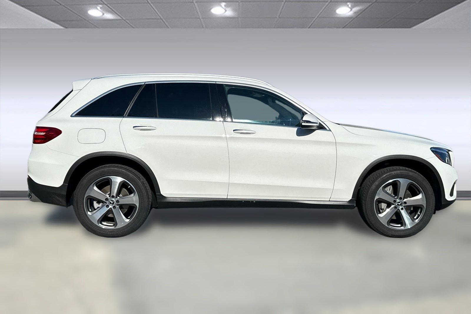 2018 Mercedes Benz GLC 300 4MATIC photo 2