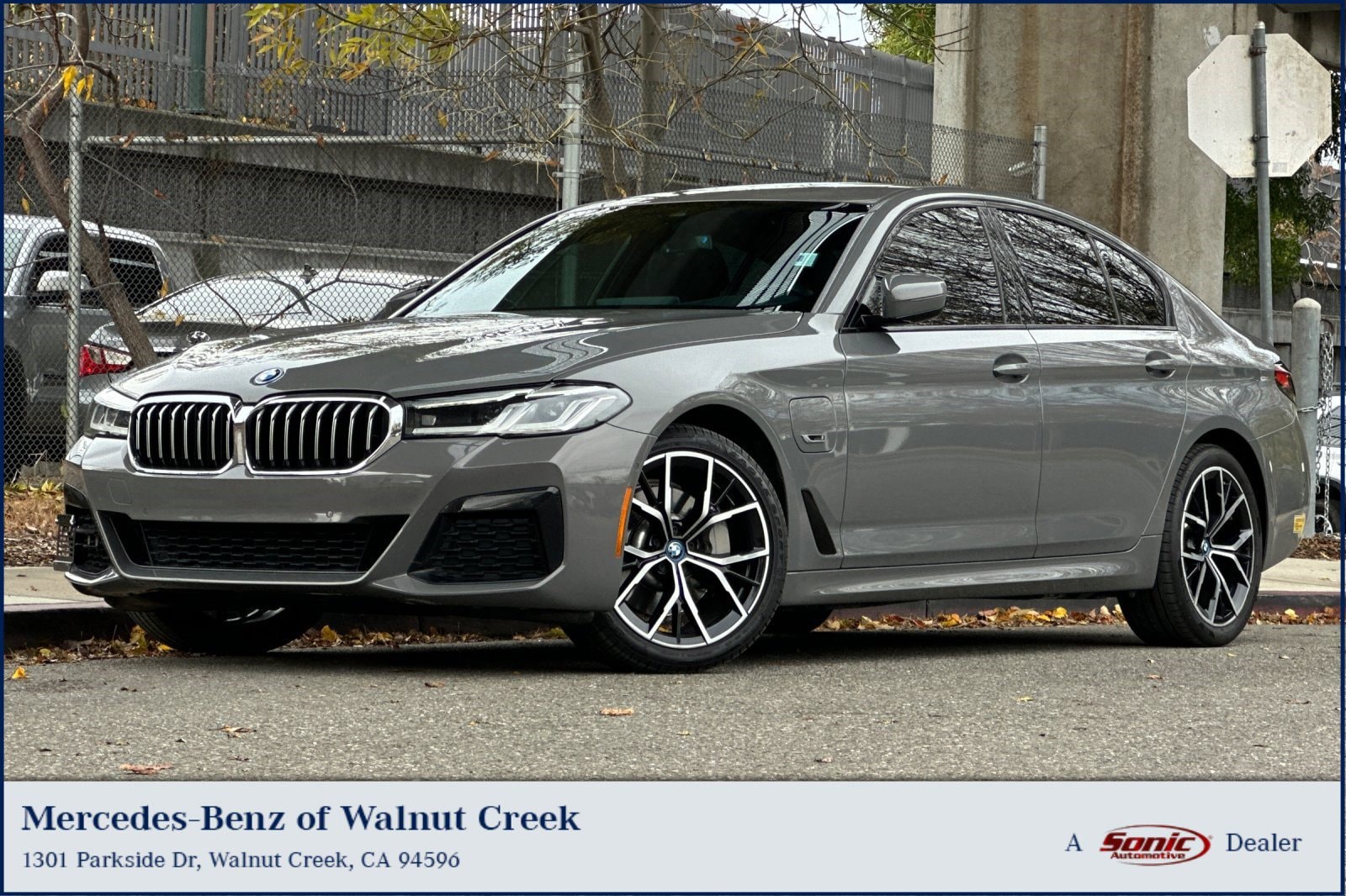 2022 BMW 5 Series 530e's photo