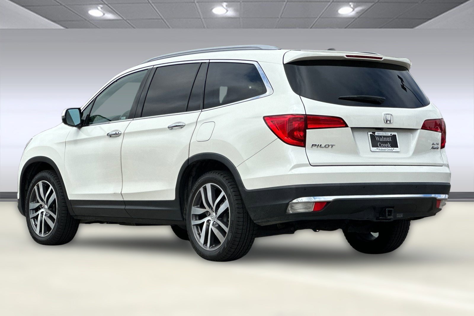 2018 Honda Pilot Elite photo 3