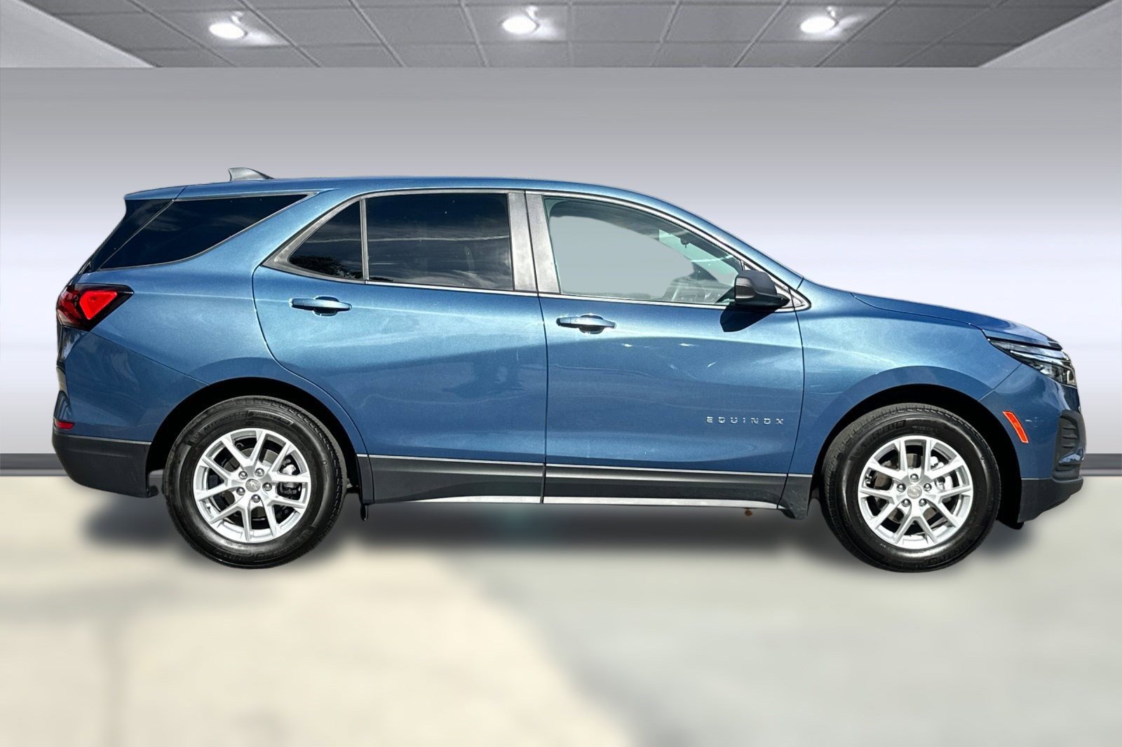 2024 Chevrolet Equinox LS photo 2