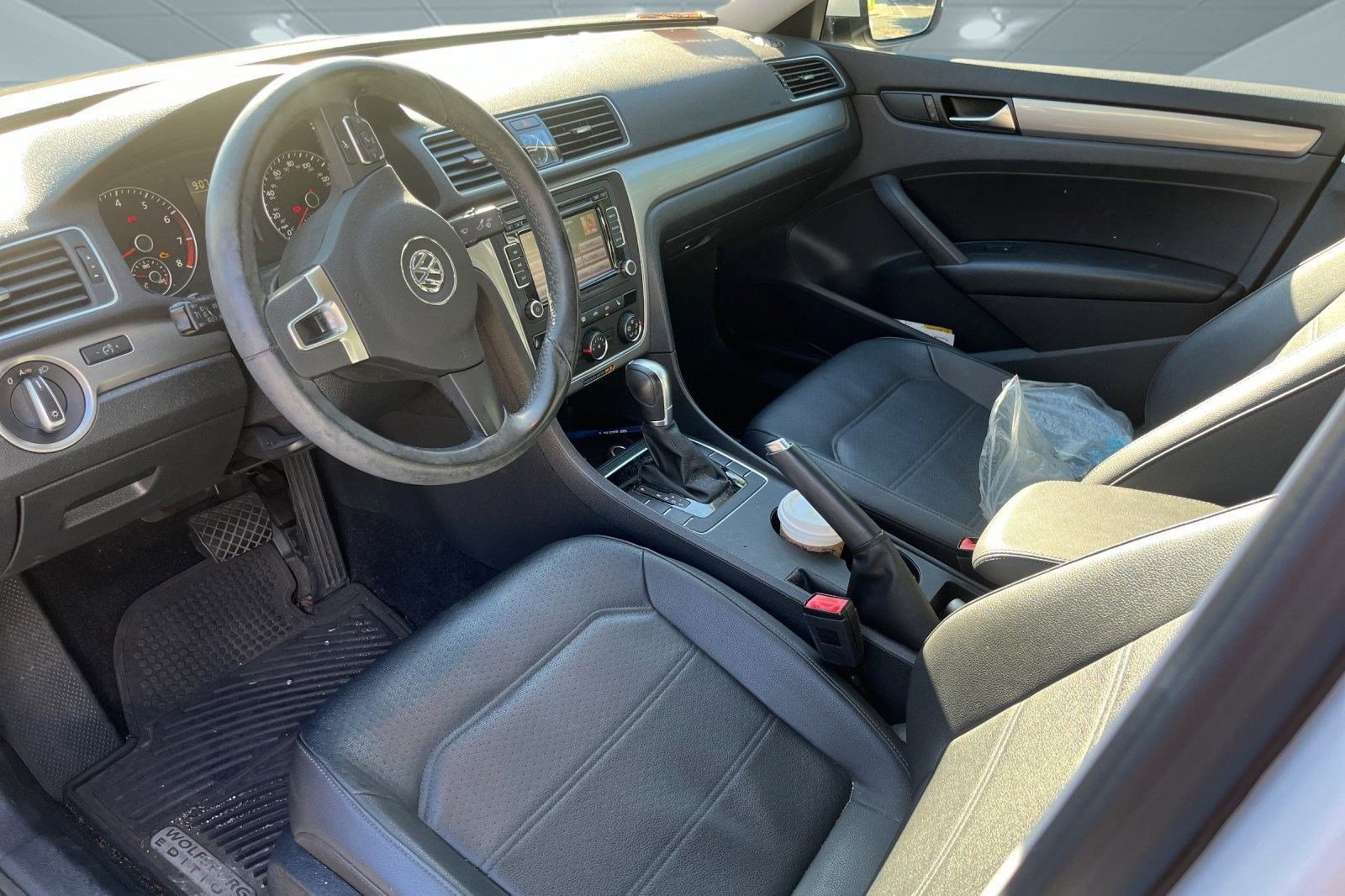 2015 Volkswagen Passat Limited photo 2