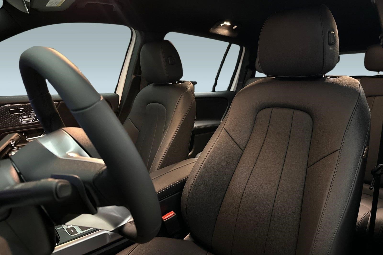 2026 Mercedes-Benz GLB 250 SUV photo 4