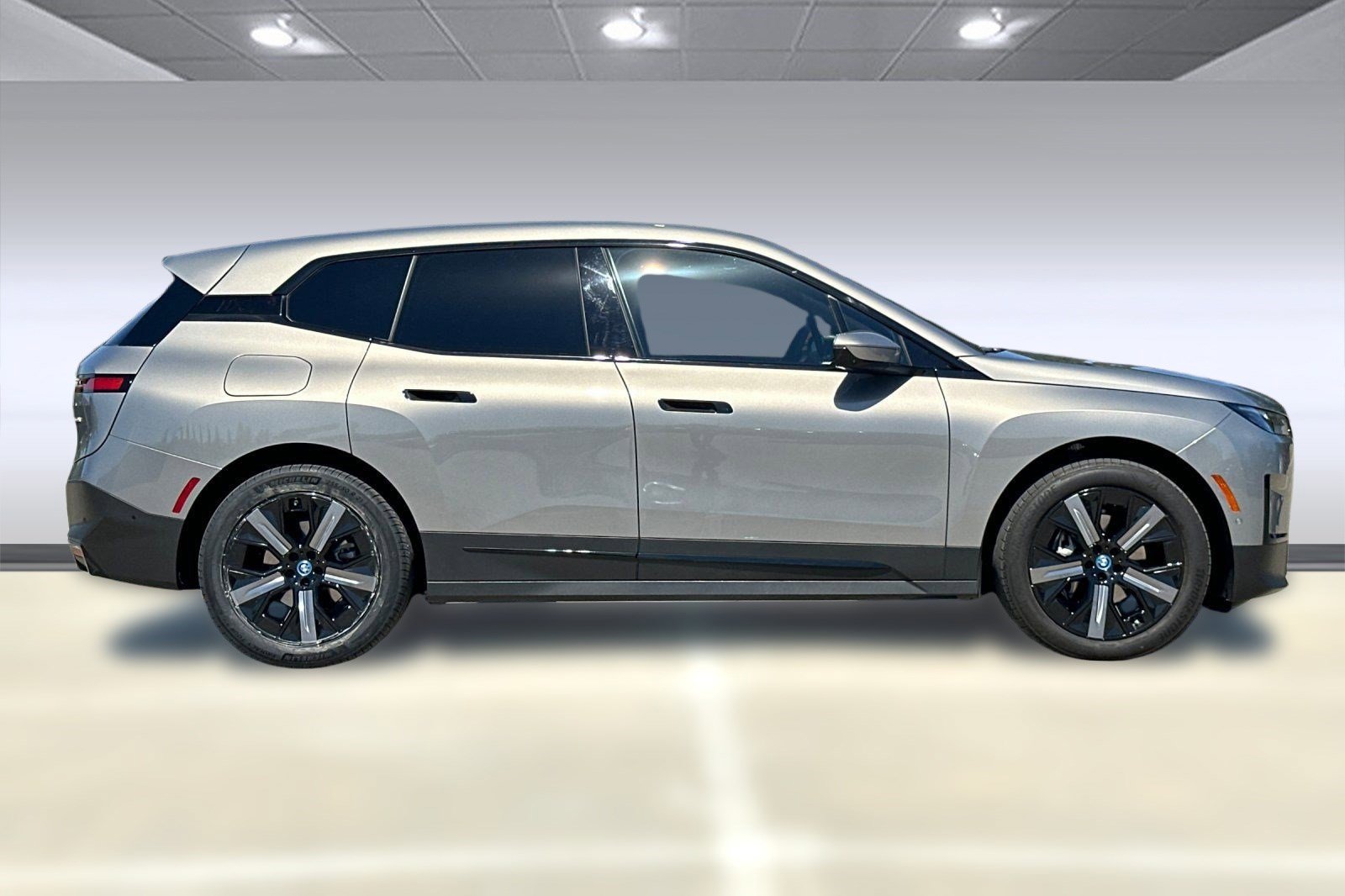 2025 Bmw iX photo 2