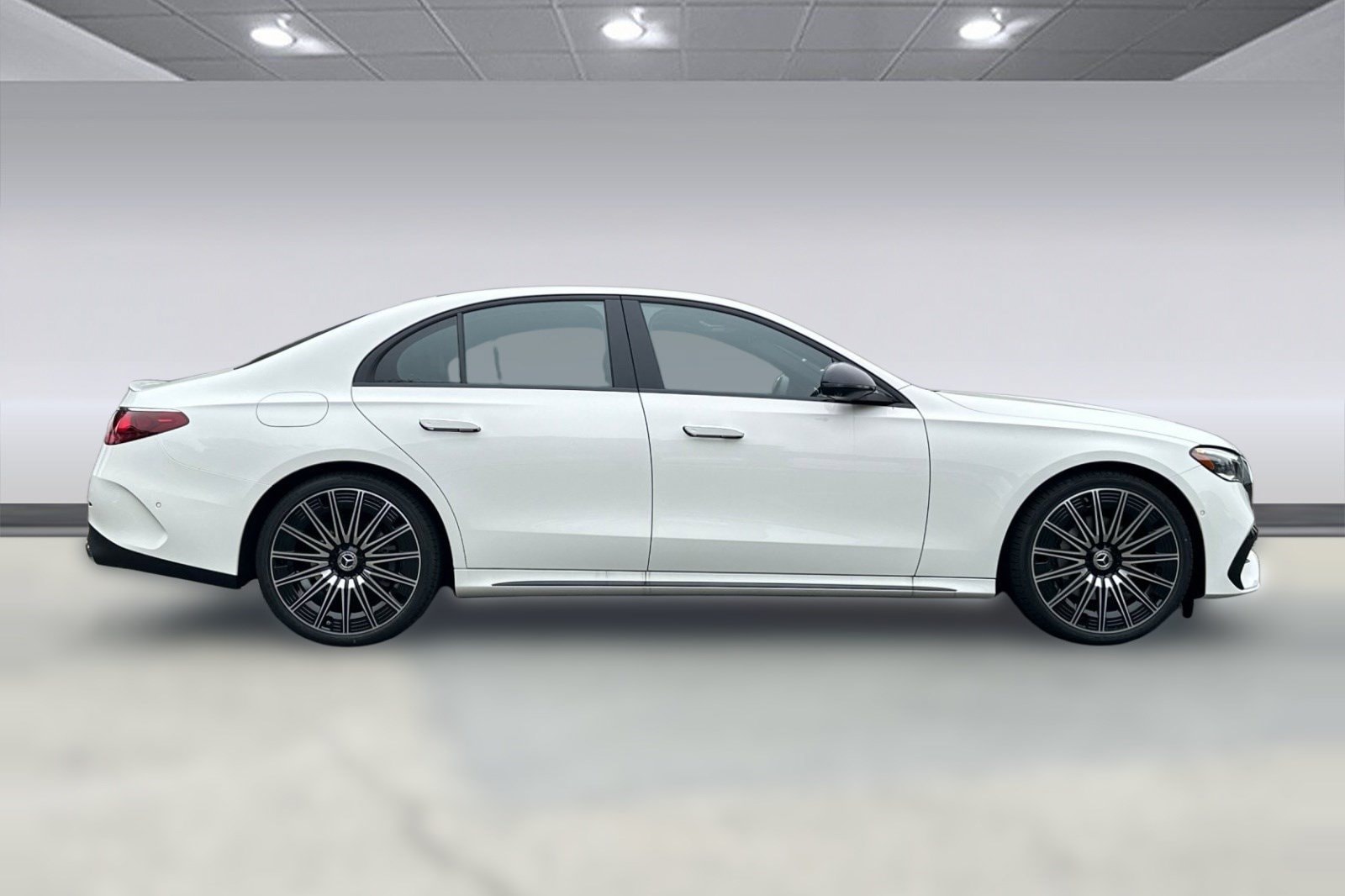 2026 Mercedes-Benz E-Class E350 - Photo 8