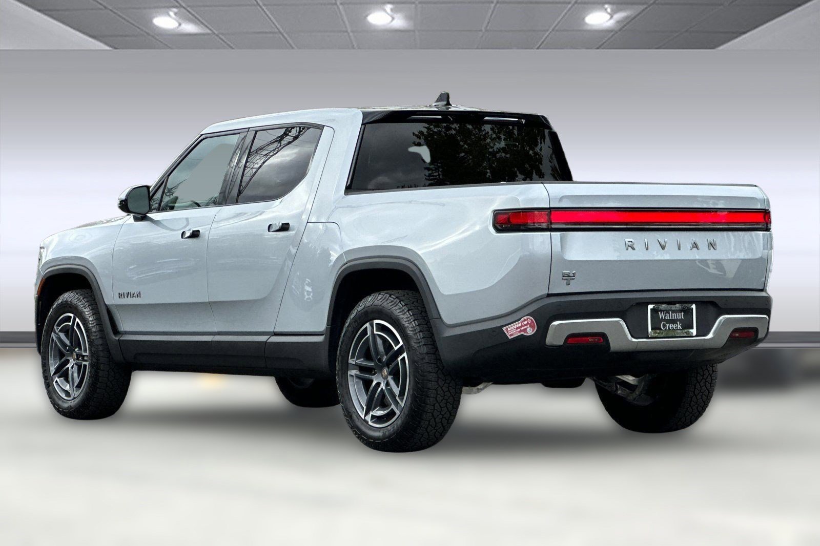 2025 Rivian R1T Adventure photo 3