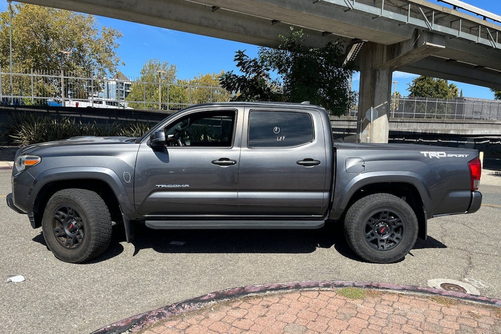 Used 2017 Toyota Tacoma TRD Sport Double Cab 5' Bed V6 4x2 AT Truck Double Cab