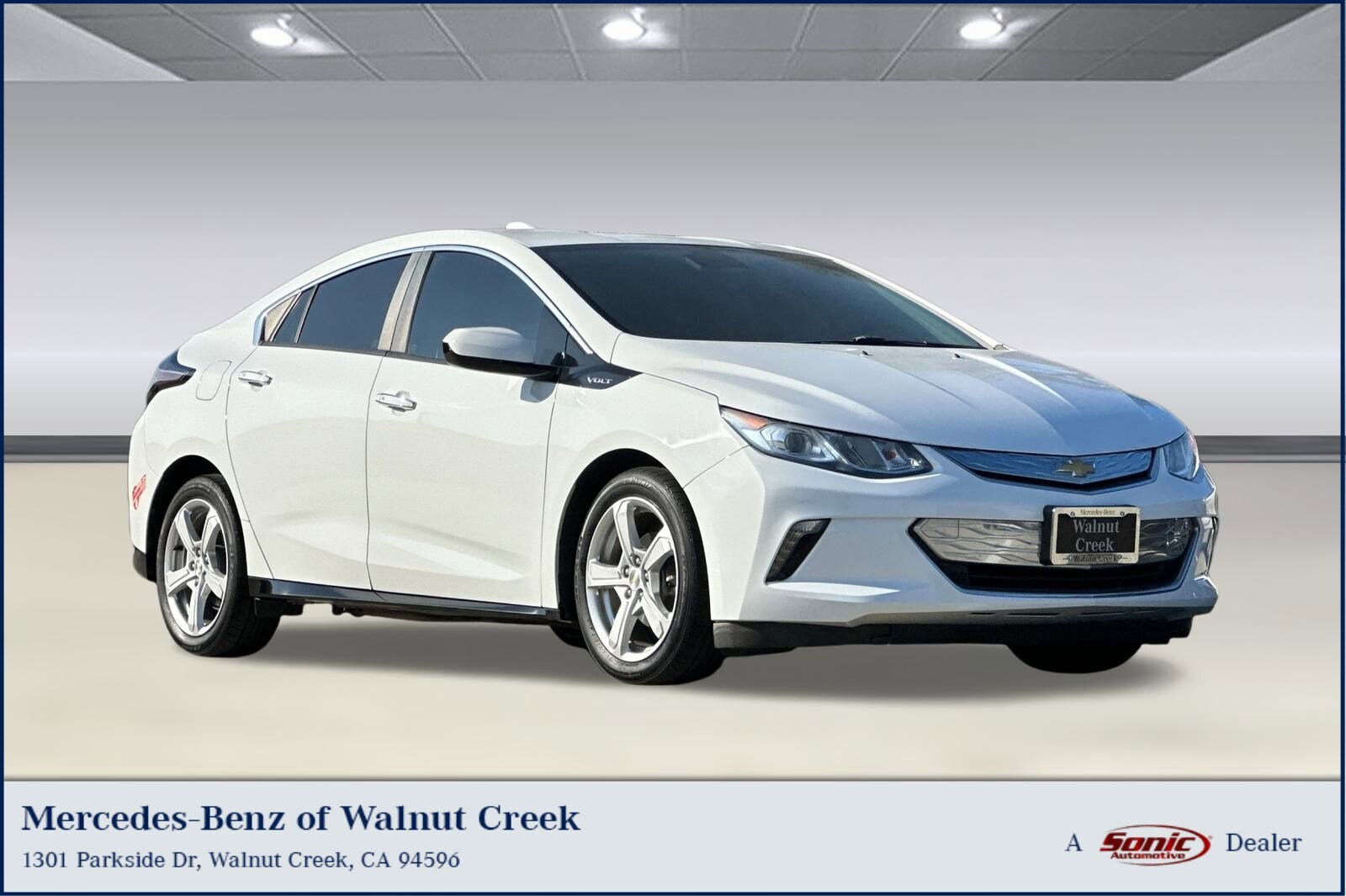 2018 Chevrolet Volt LT photo 2